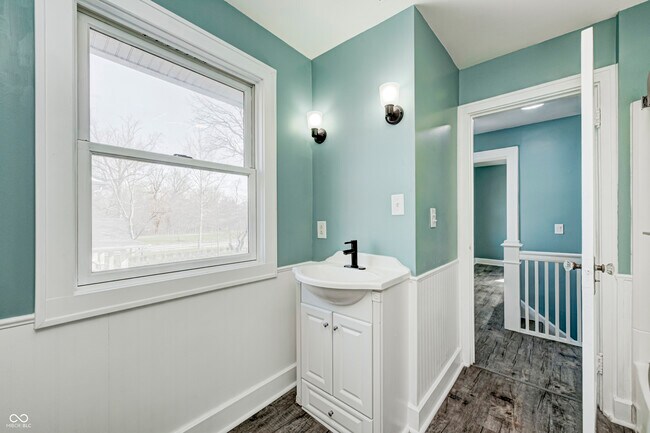 Building Photo - 420 N Irvington Ave