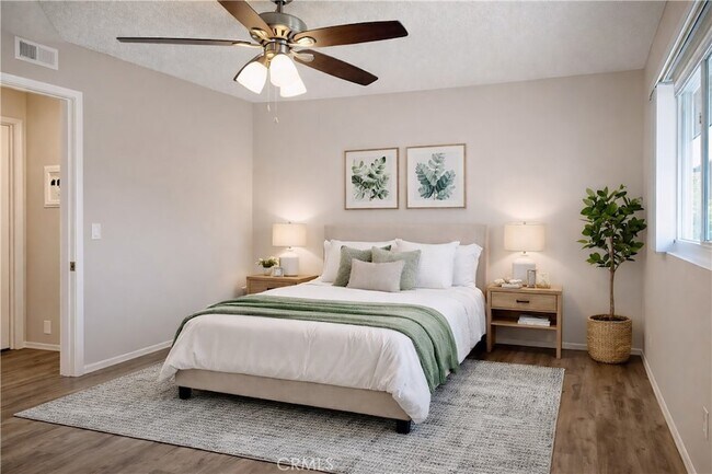 Building Photo - 15641 Tustin Village Way