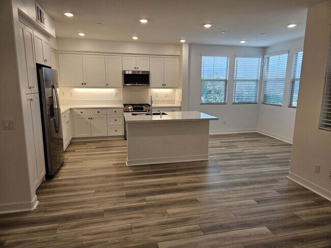 Building Photo - 1200 Lasso Way