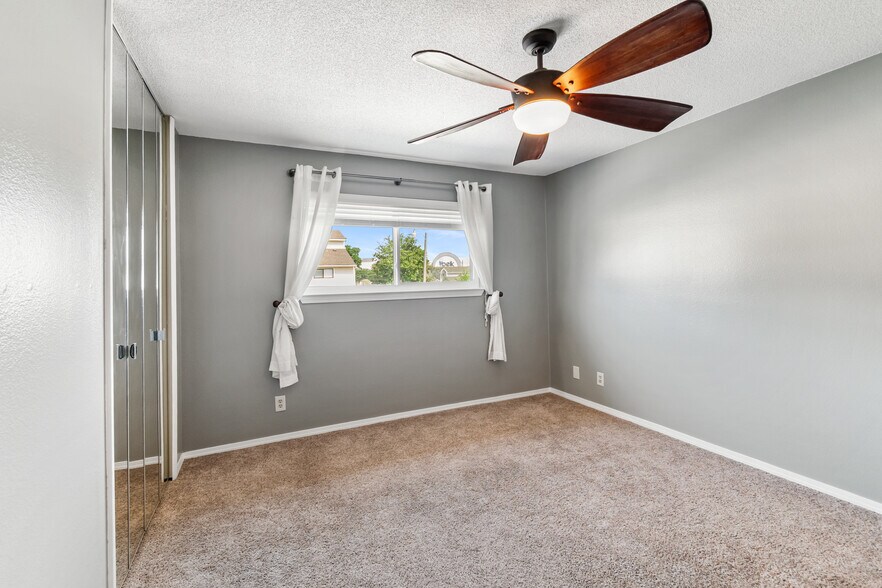 Building Photo - 5001 Grande Dr