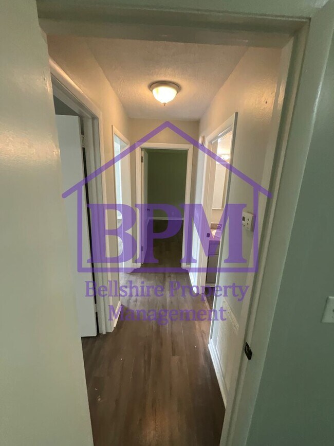 Building Photo - Freshly Updated 3 Bed, 1.5 Bath Home in Cl...