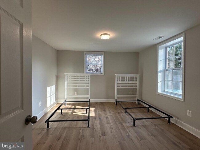 Building Photo - 6731 Crest Pl