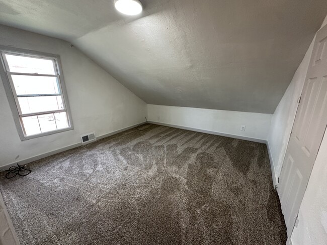 Building Photo - 617 Rhomberg Ave