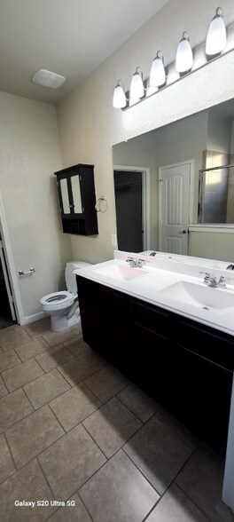 Building Photo - 5823 Bridle Bnd