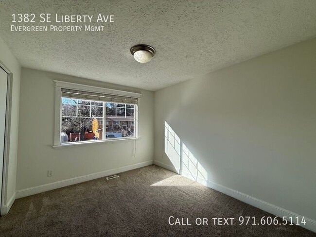 Building Photo - 1382 SE Liberty Ave