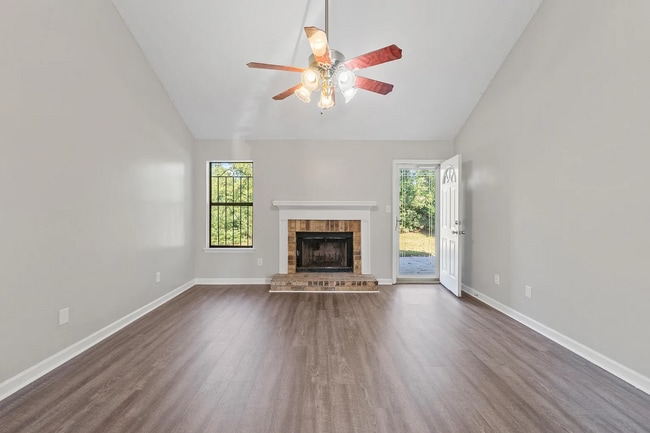 Building Photo - Nice home for rent.