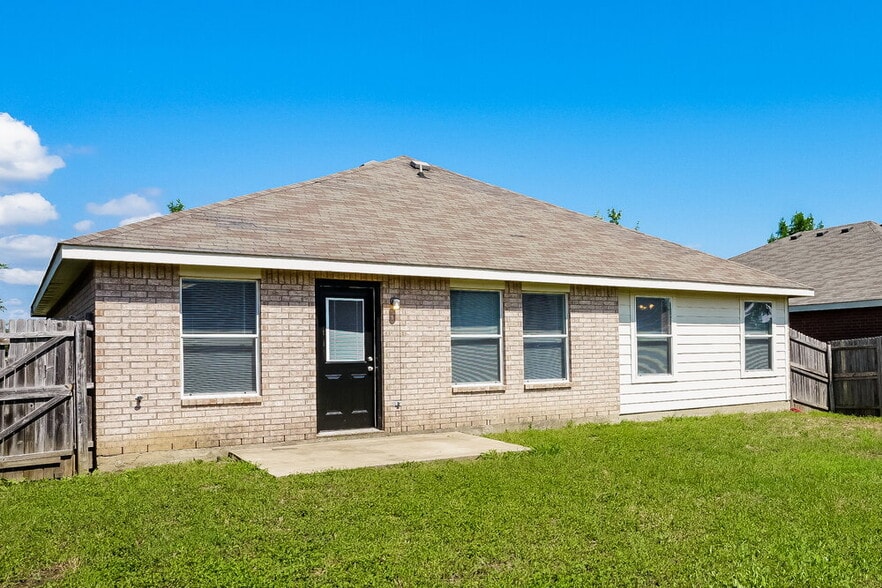 Building Photo - 1209 Lambert Dr