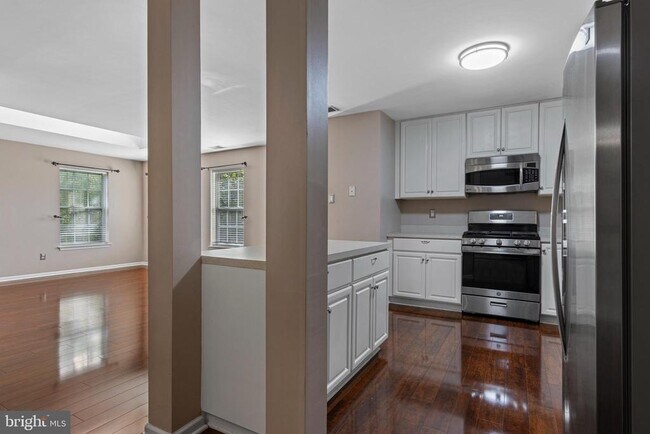 Building Photo - 312 River Birch Cir