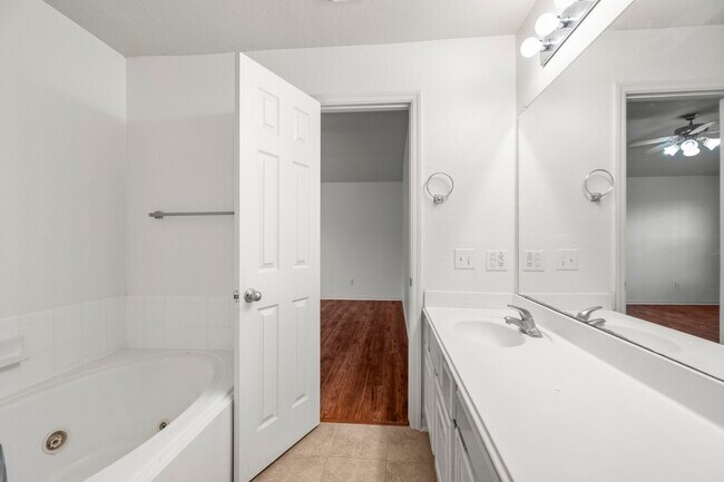 Building Photo - 3211 Falcon Trail Dr