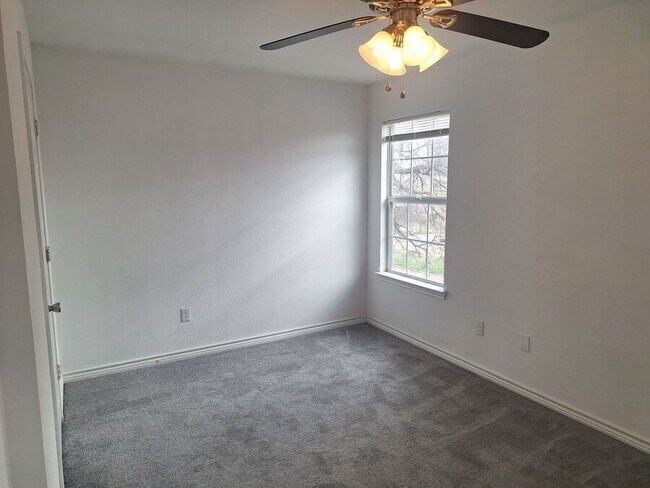 Building Photo - 2621 Lee Ave