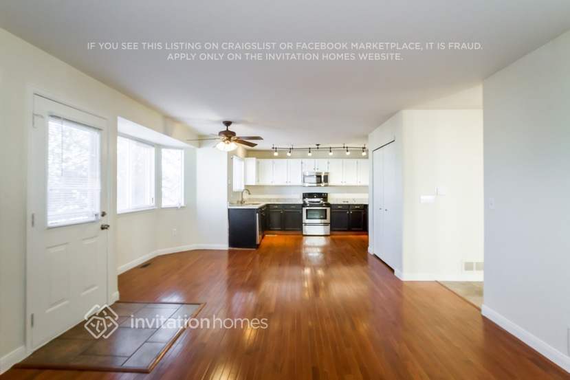 Building Photo - 4992 N Silverlace Dr