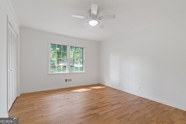 Building Photo - 223 Brookwood Dr