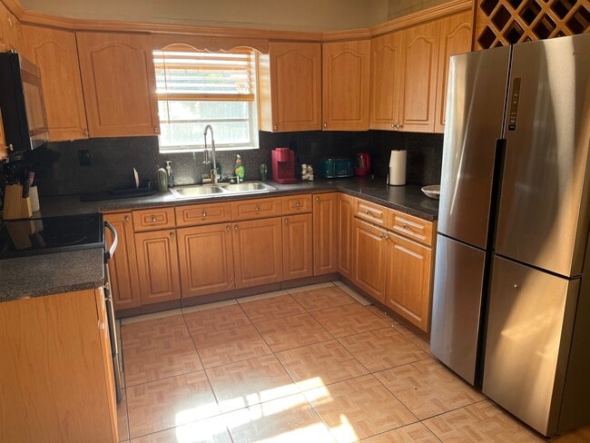 Building Photo - 575 NW 33rd St