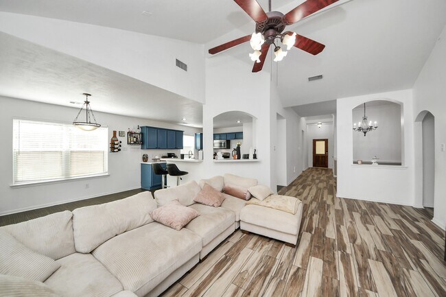 Building Photo - 18318 Farriswood Ct