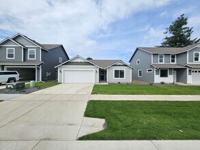 Building Photo - Beautifully Home in the Valley