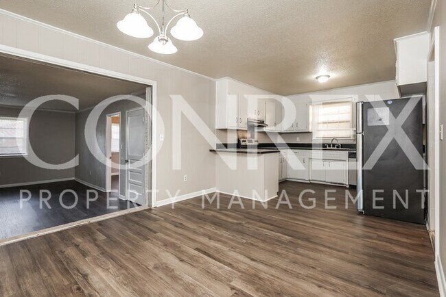 Building Photo - Spacious 5 Bedroom in Charleston!