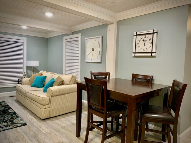 Building Photo - 139 W Bridge St