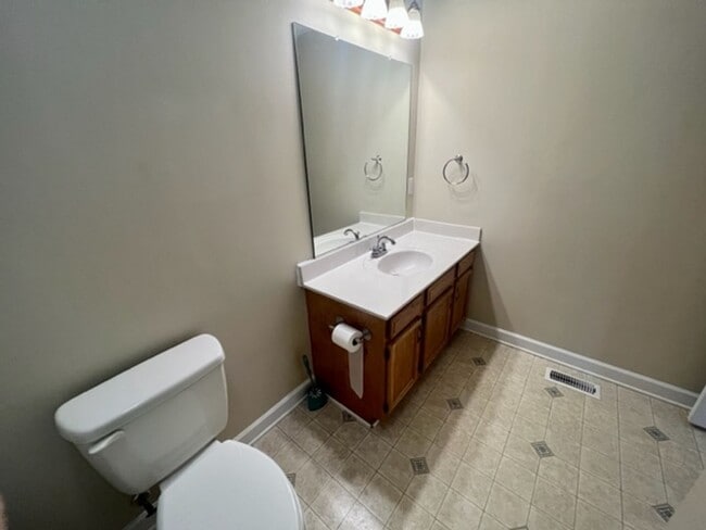 Building Photo - Three bedroom, 2 bath house in Haw River
