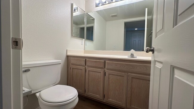 Building Photo - West Lancaster Townhouse in gated communit...