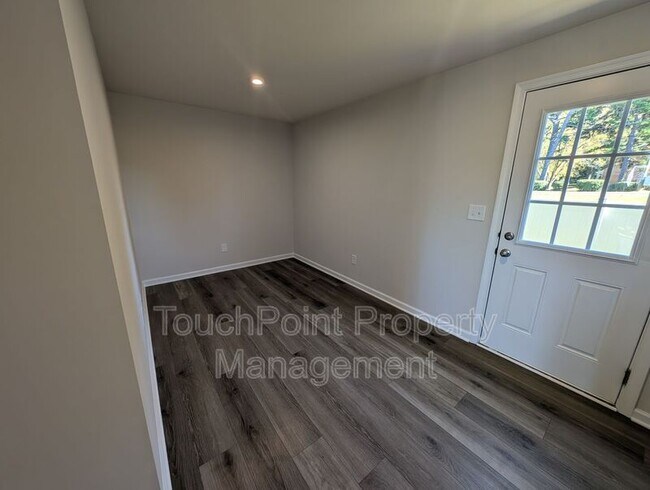 Building Photo - 2059 Langer St