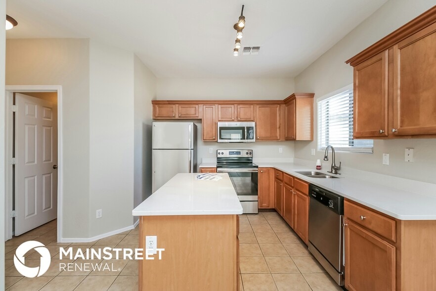 Building Photo - 3618 W Vineyard Rd