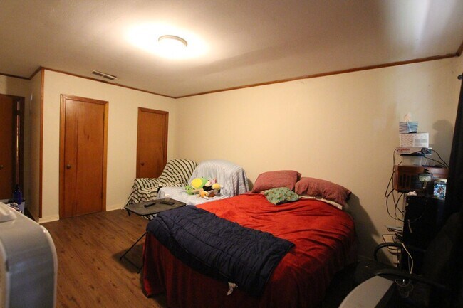 Building Photo - Coming Soon! Spacious 4 Bedroom 2 Bath Home!