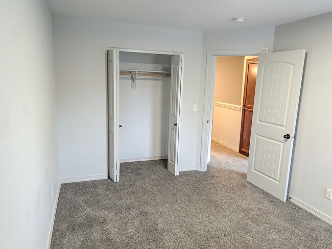 Building Photo - 407-409 Madrona Ave SE