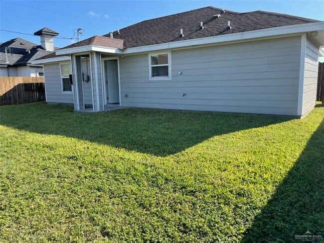 Building Photo - 827 Whitewing St