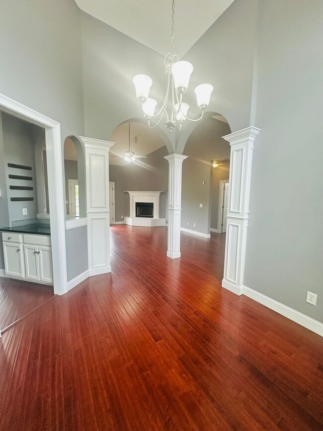 Building Photo - 709 Loudon Hill Dr