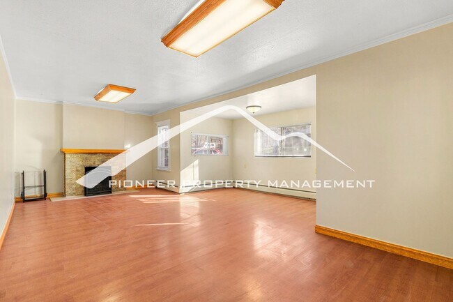 Building Photo - Charming 2 Bedroom Single Family Home