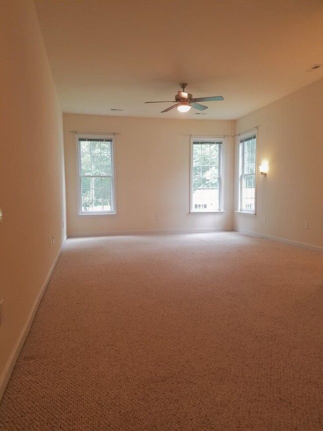 Building Photo - Beautiful transitional 4 bedroom brick rancher on quiet street just off of Hull Street/Genito Roa...