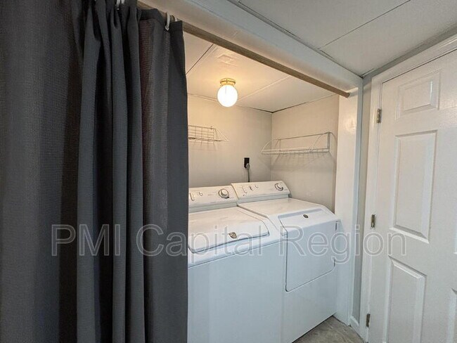 Building Photo - 8901 Seneca Ln