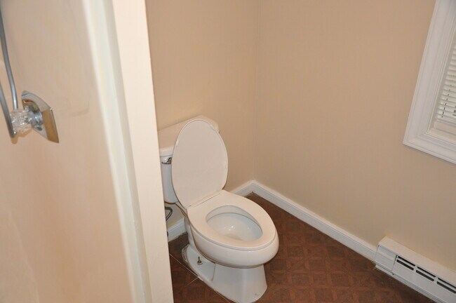 Building Photo - Sparkling Rambler in Park-like Setting on 10 Acres