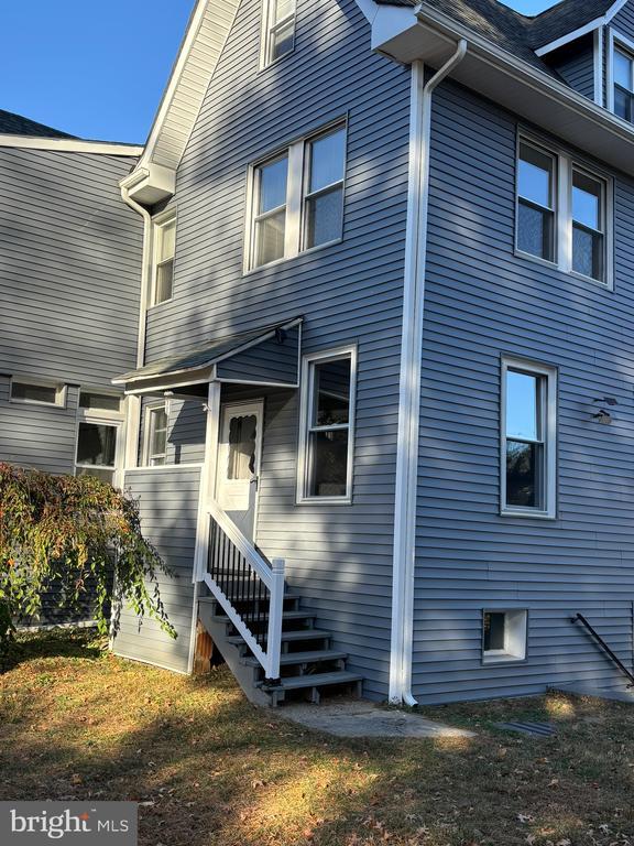 Building Photo - 360 Elm Ave