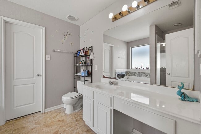 Building Photo - 1022 Americana Dr