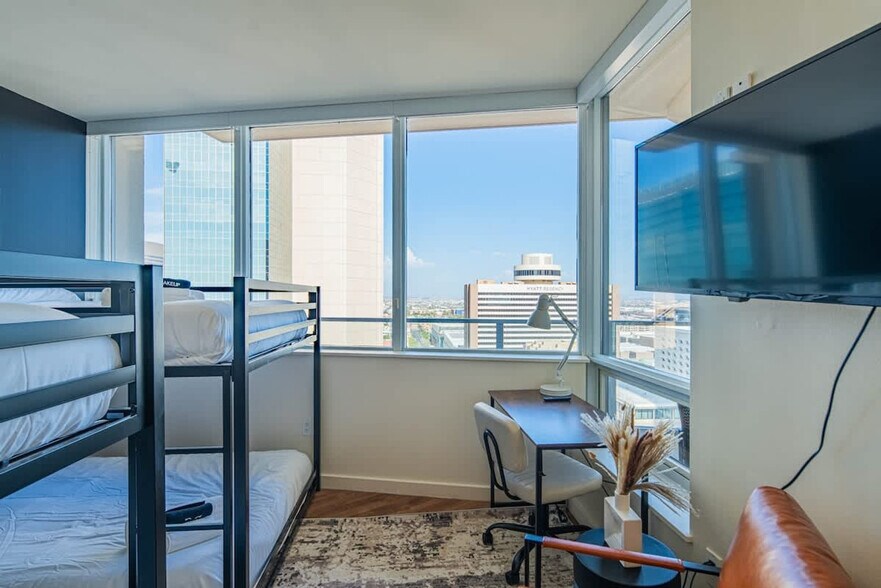 Building Photo - 44 W Monroe St