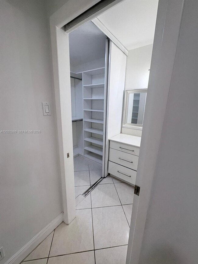 Building Photo - 3987 Carambola Cir N