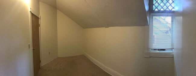 Building Photo - 910 N Garden St