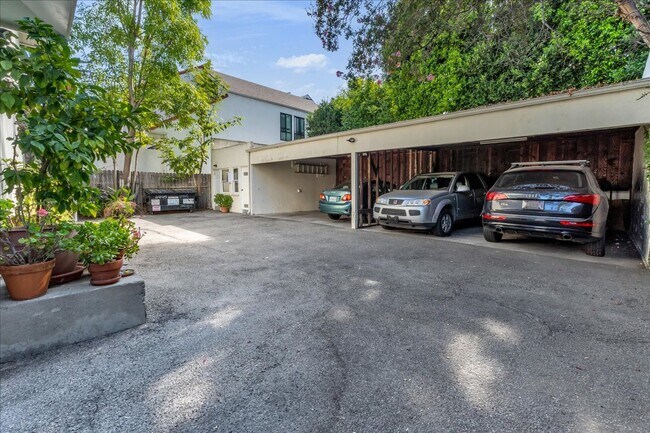 Building Photo - 4943 Coldwater Canyon Ave