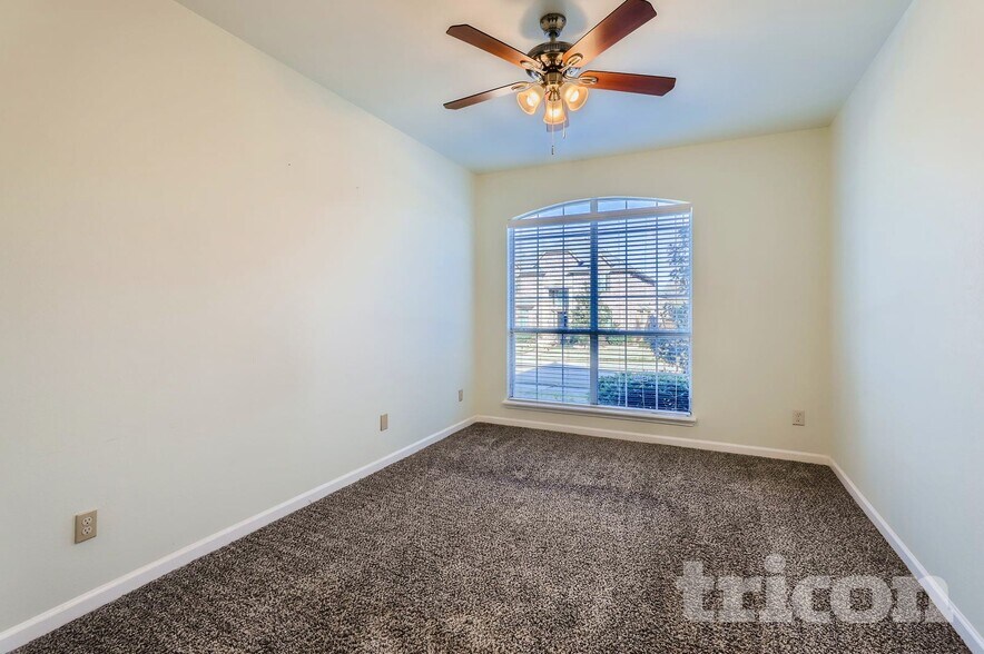 Building Photo - 12069 Brownwood Dr