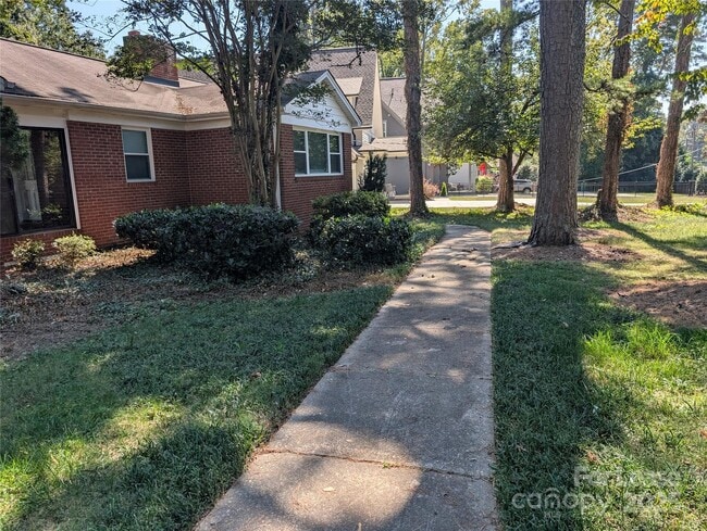 Building Photo - 1418 Briar Creek Rd