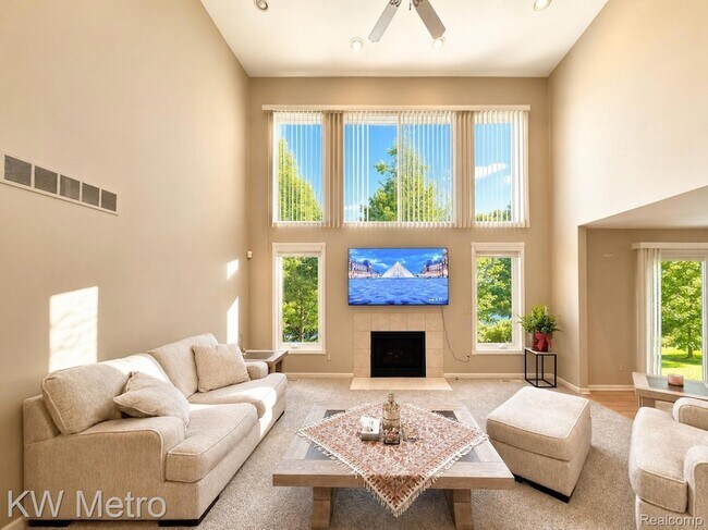 Building Photo - 1176 Cadmus Dr