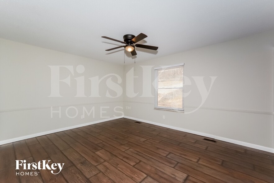 Building Photo - 578 Green Forest Dr