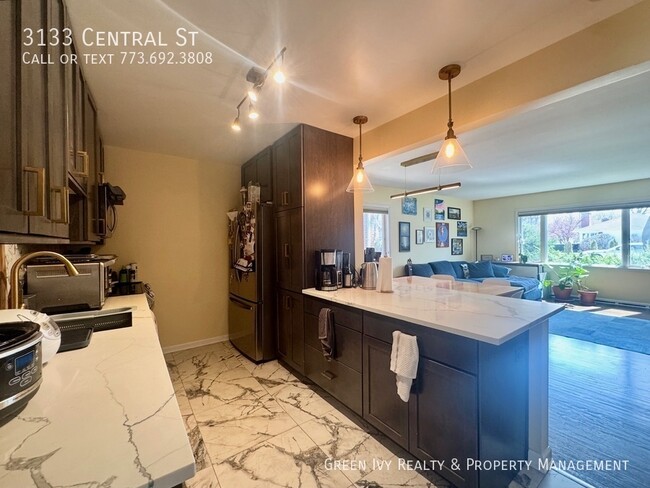 Building Photo - 3133 Central St