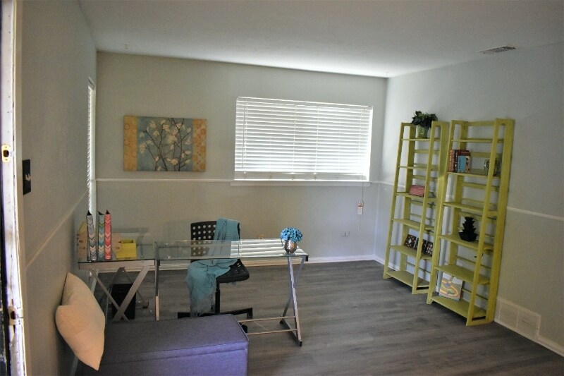 Building Photo - 1300 Milam Way