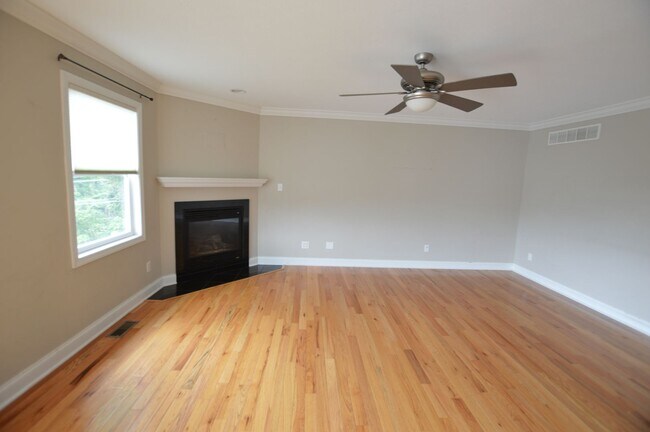Building Photo - 232 Newberry Ln