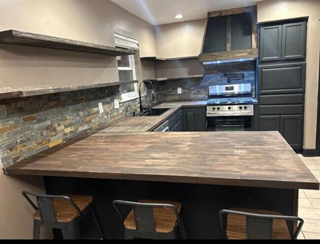 Building Photo - 107 Norfolk Ct