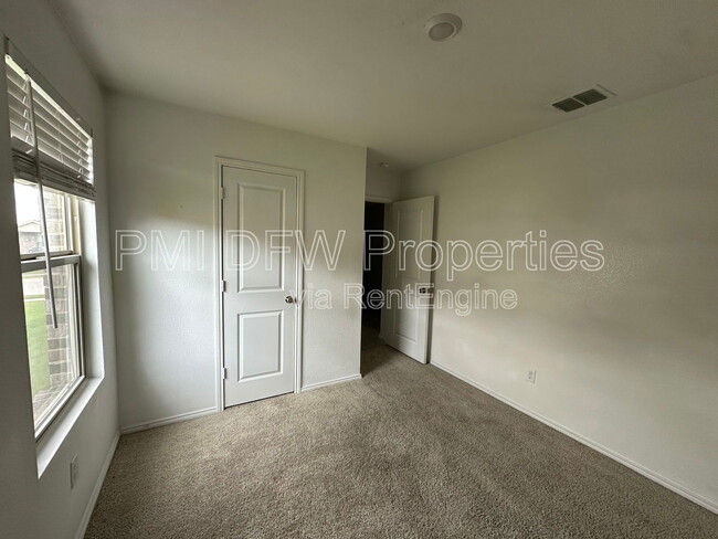 Building Photo - 1638 Woodbrook Dr