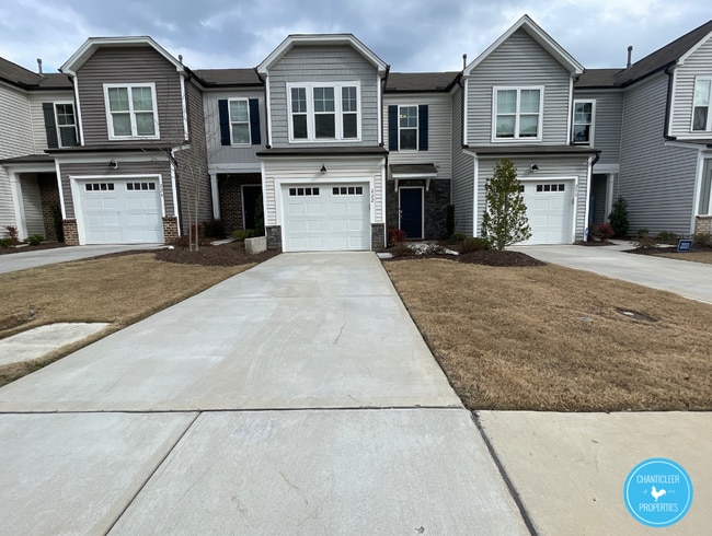 Building Photo - 222 White Oak Ridge Dr