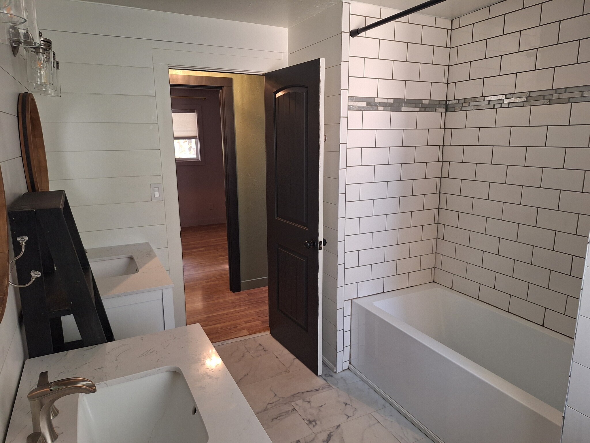 Building Photo - 2437 N Curtis Rd